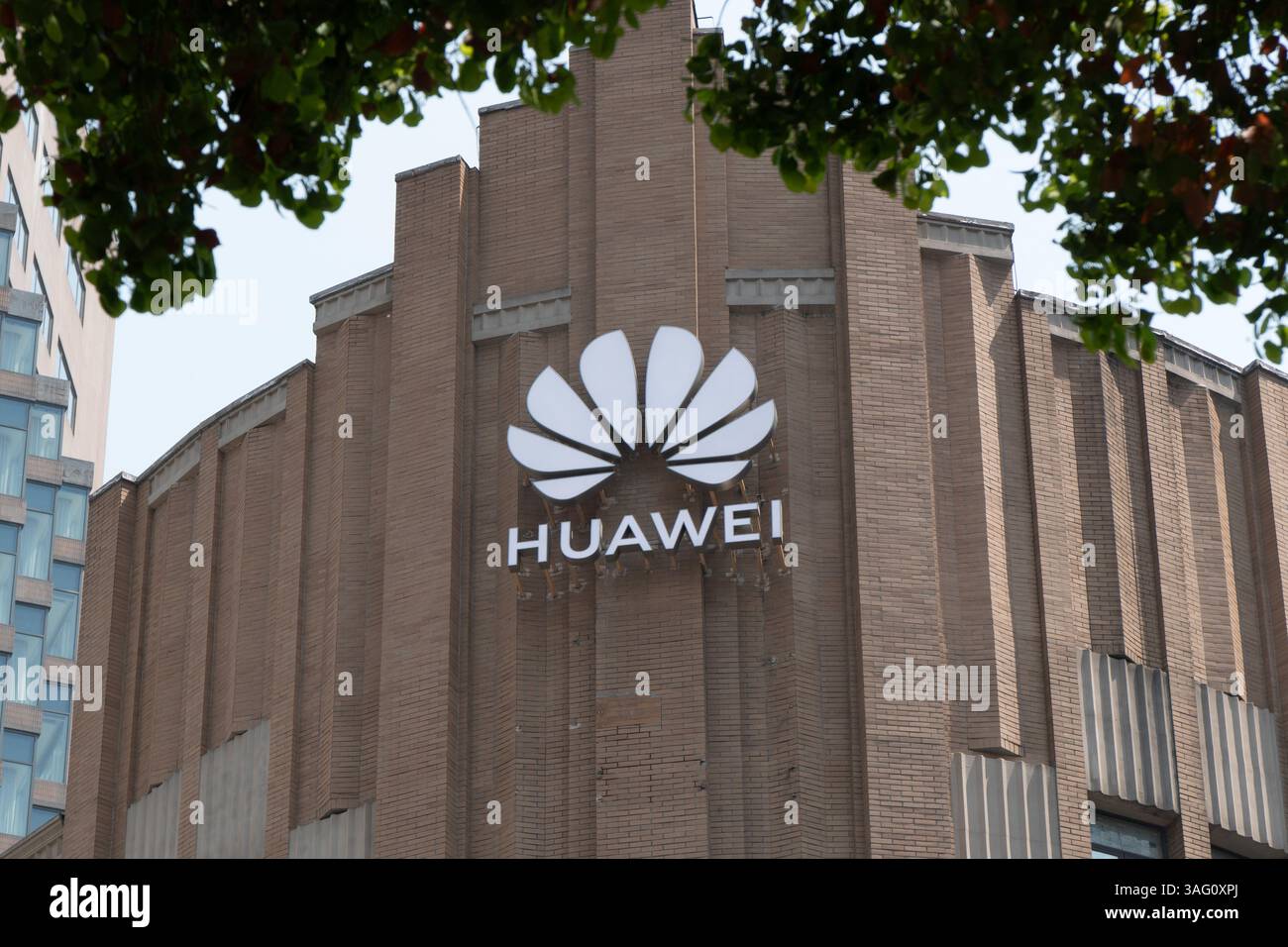 SHANGHAI, CHINA - APRIL 8, 2025 - The Huawei Global flagship store is ...