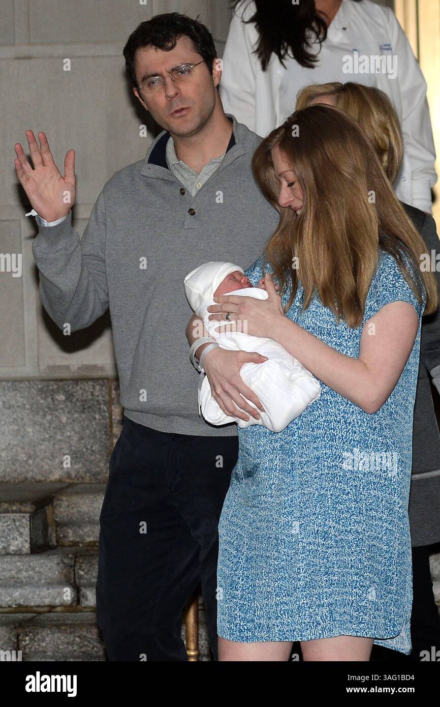 Chelsea Clinton and Marc Mezvinsky leave Lenox Hill Hospital with their