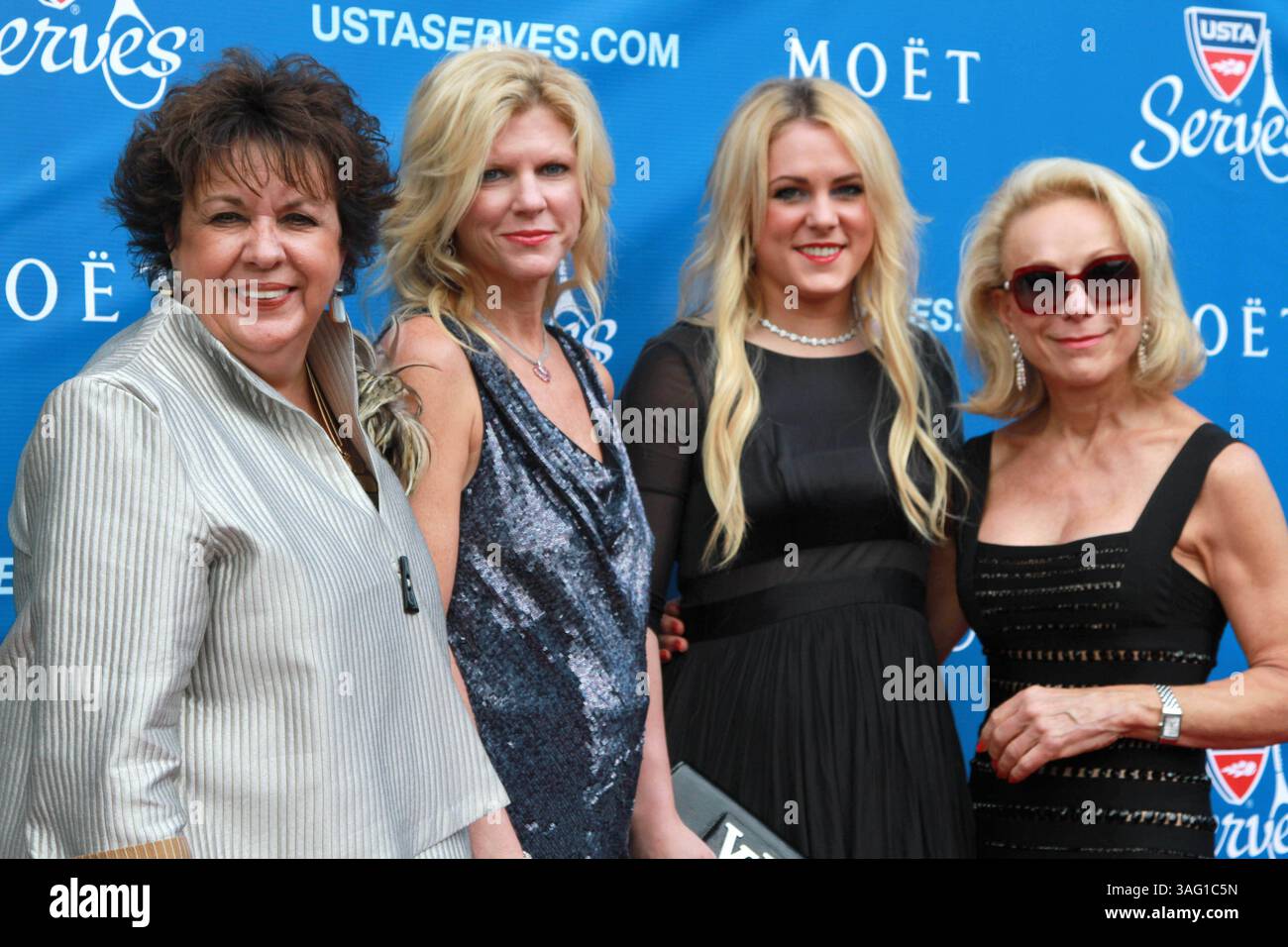 Debbie phelps whitney phelps hilary hi-res stock photography and images -  Alamy, image size:1300x956