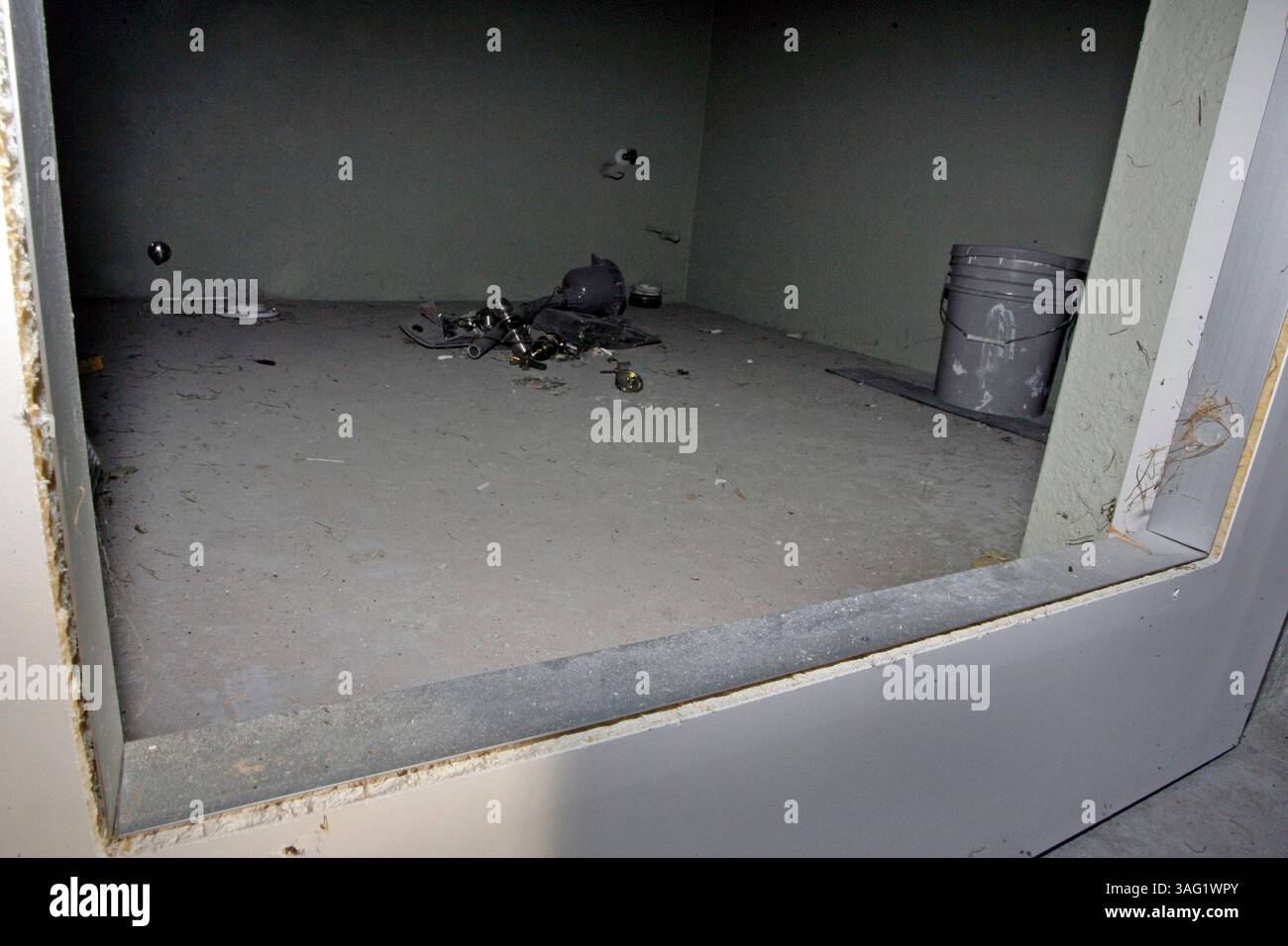 CAPTION: (Odessa 11/06/22007) 5 of 6 photos - Plumbing and door parts ...