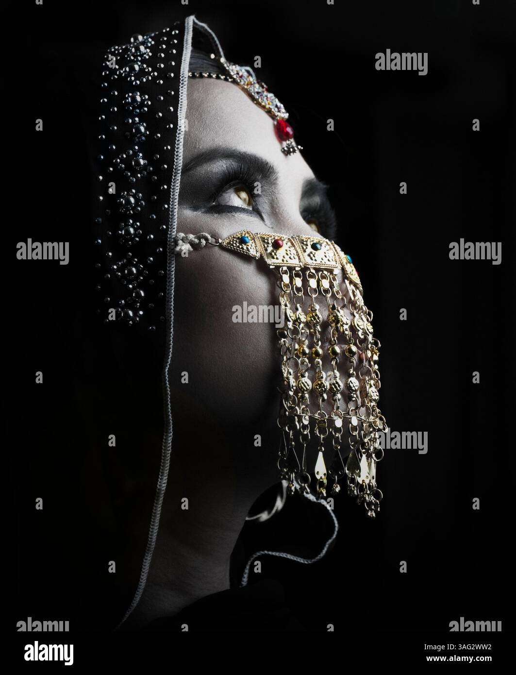 middle eastern headpiece