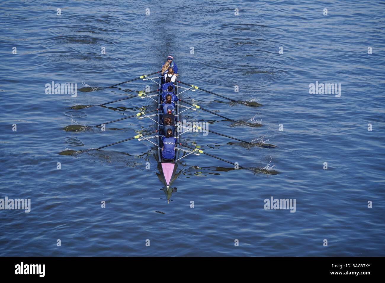 Putney Riverside Rowing Putney, London UK 8 April 2025. Oxford university rowing women's eights ...