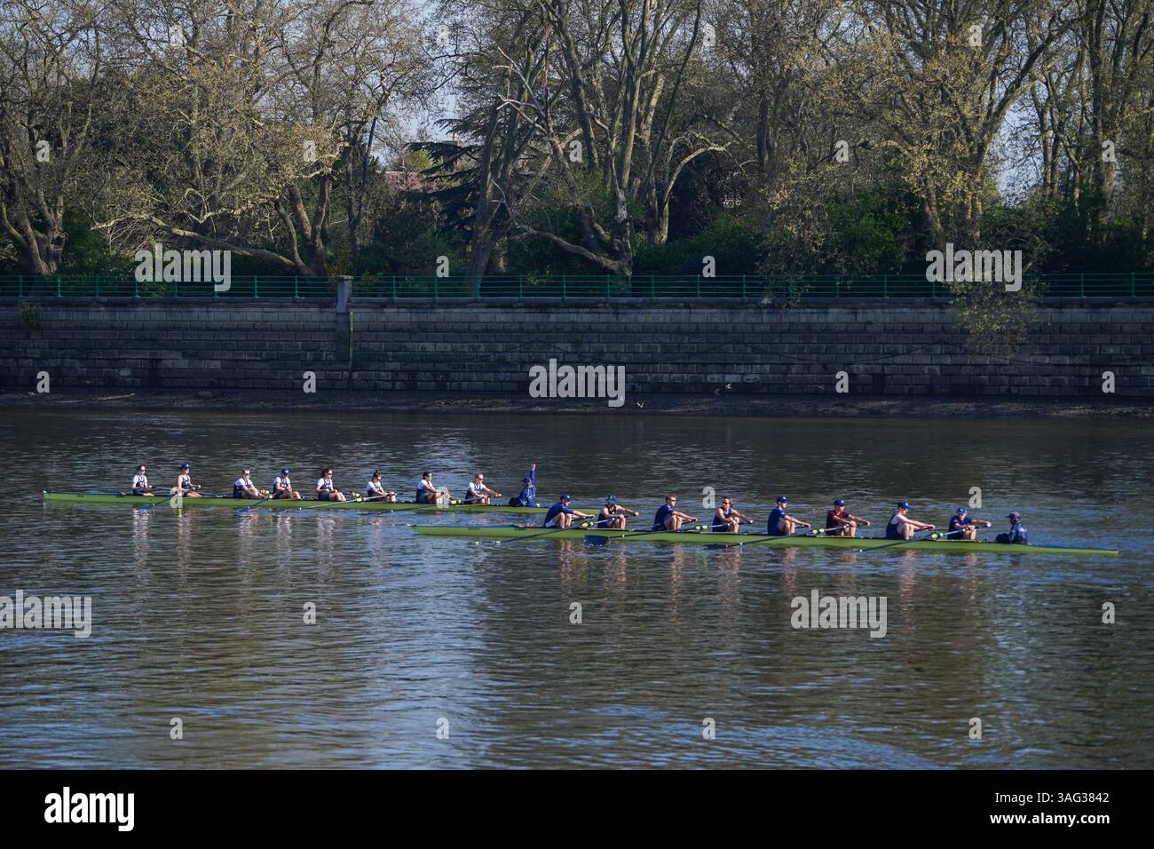Putney Rowing Print Putney, London UK 8 April 2025. Oxford university rowing men's eights ...