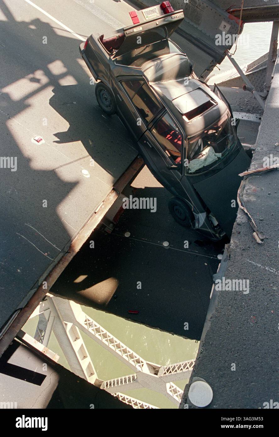 San francisco bay bridge 1989 hi-res stock photography and images - Alamy