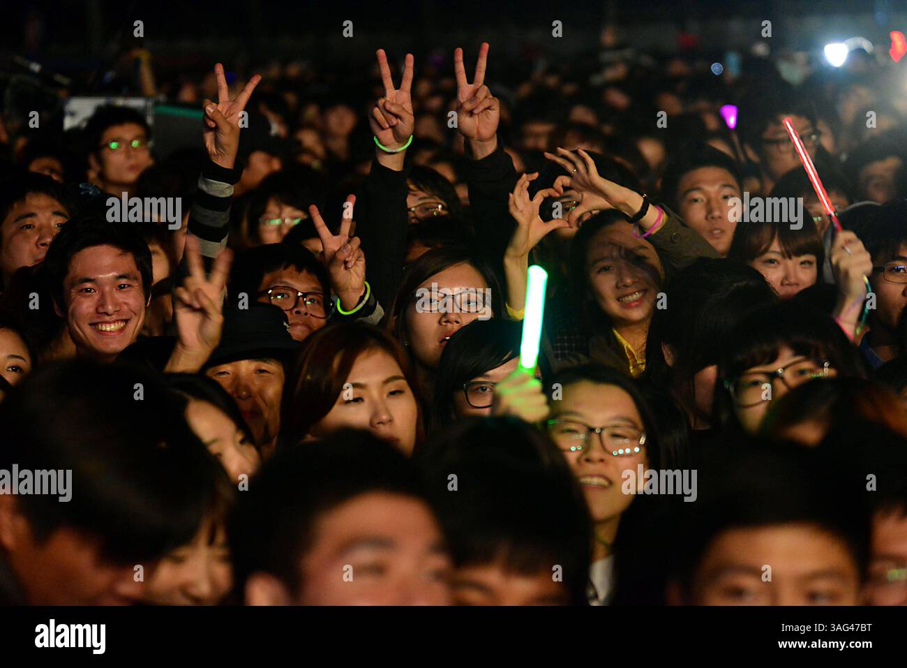 Korean fans gangnam style hi-res stock photography and images - Alamy