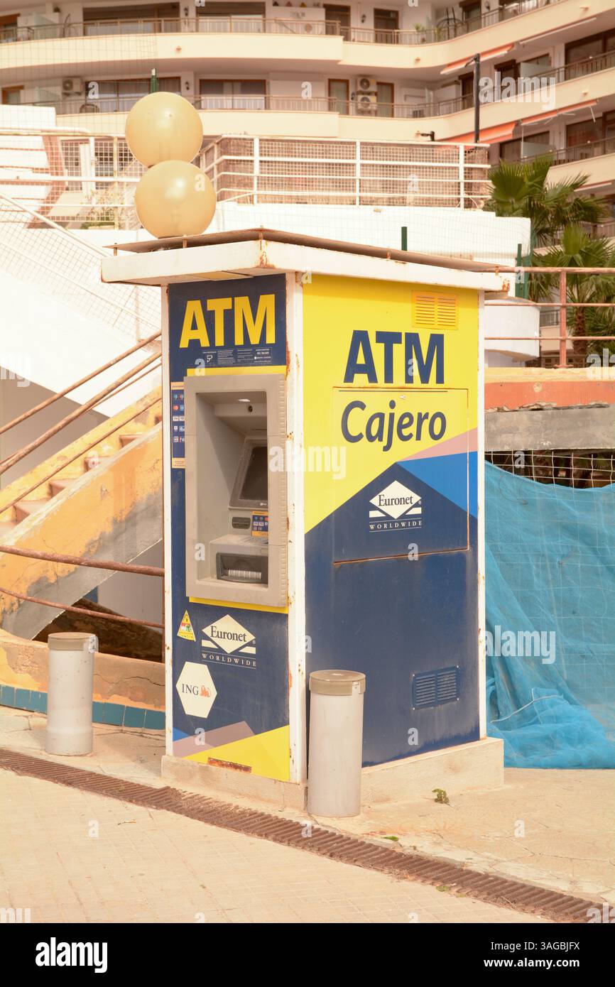 Cash machine in spain hi-res stock photography and images - Page 2 - Alamy
