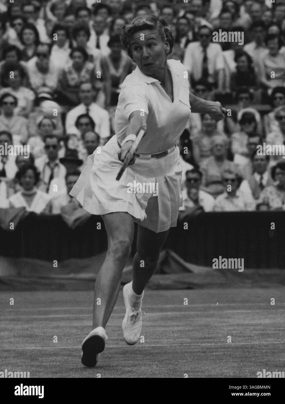 Miss Brough Meets The Woman From Bermuda. Miss Louise Brough (USA) in ...