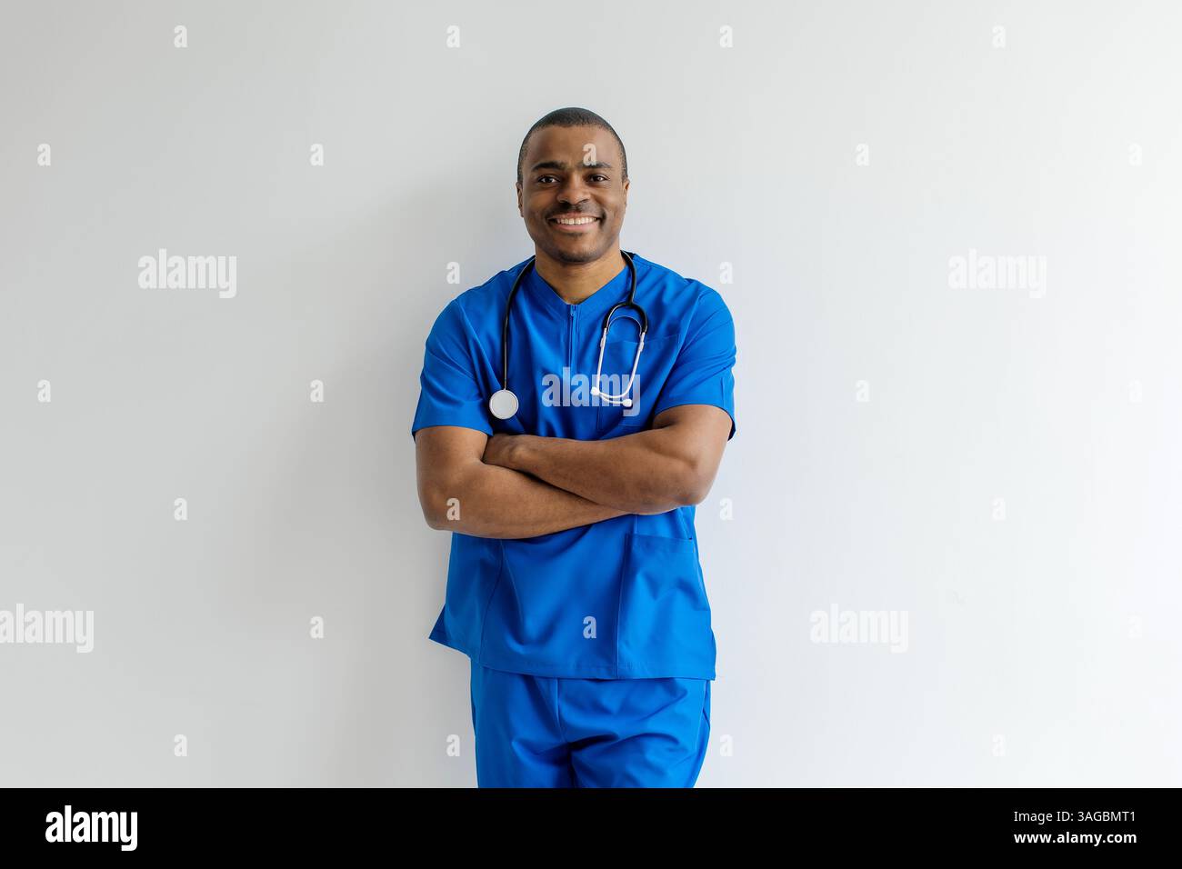 Doctor nurse crossed arms hi-res stock photography and images - Alamy