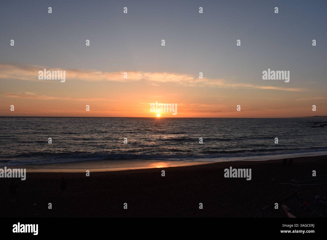 Golden Hour Over the Pacific: A Serene Sunset at Moonstone Beach, Cambria - Stock Image