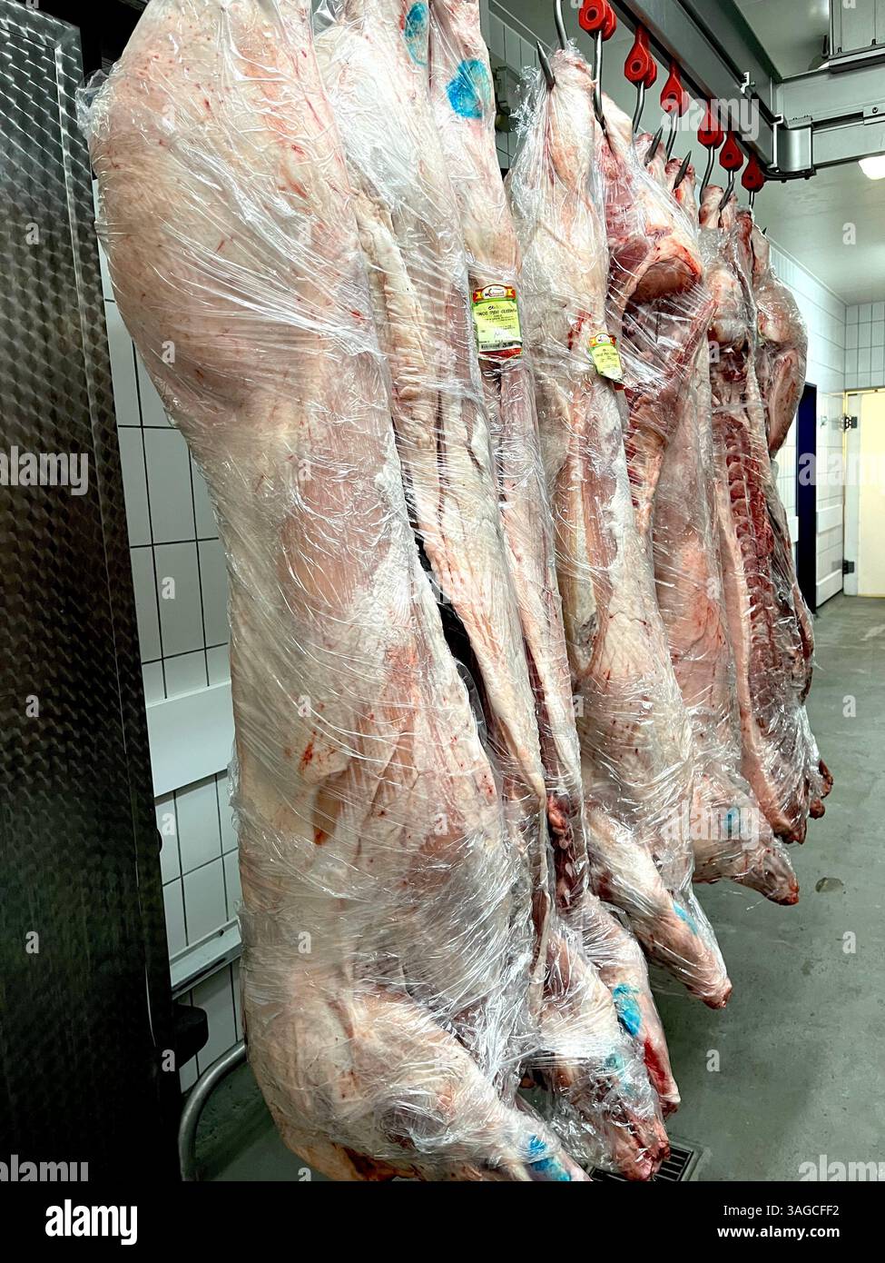 Whole hog butchery hi-res stock photography and images - Alamy