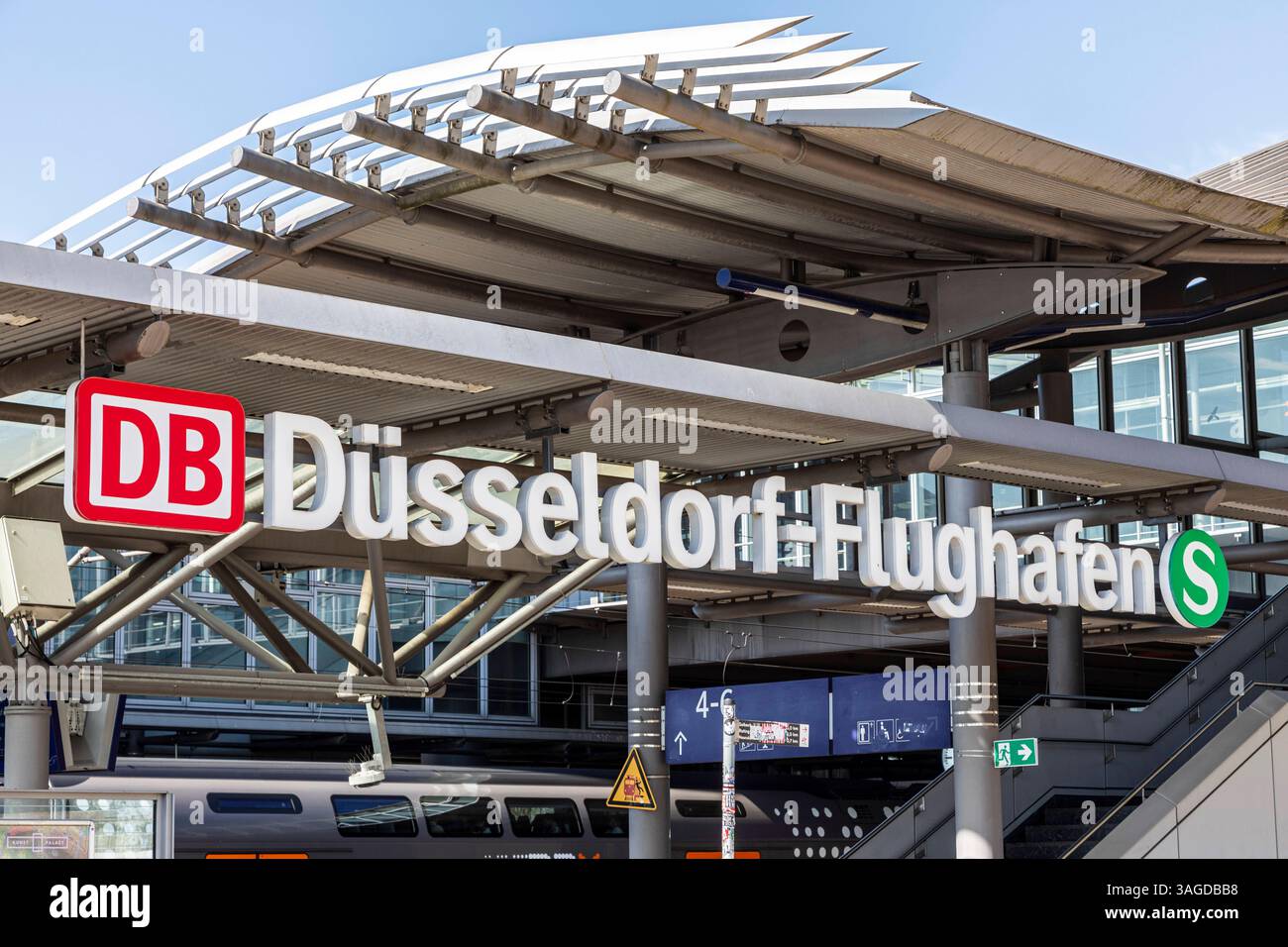 Bahnhof DüsseldorfFlughafen, Düsseldorf, NordrheinWestfalen