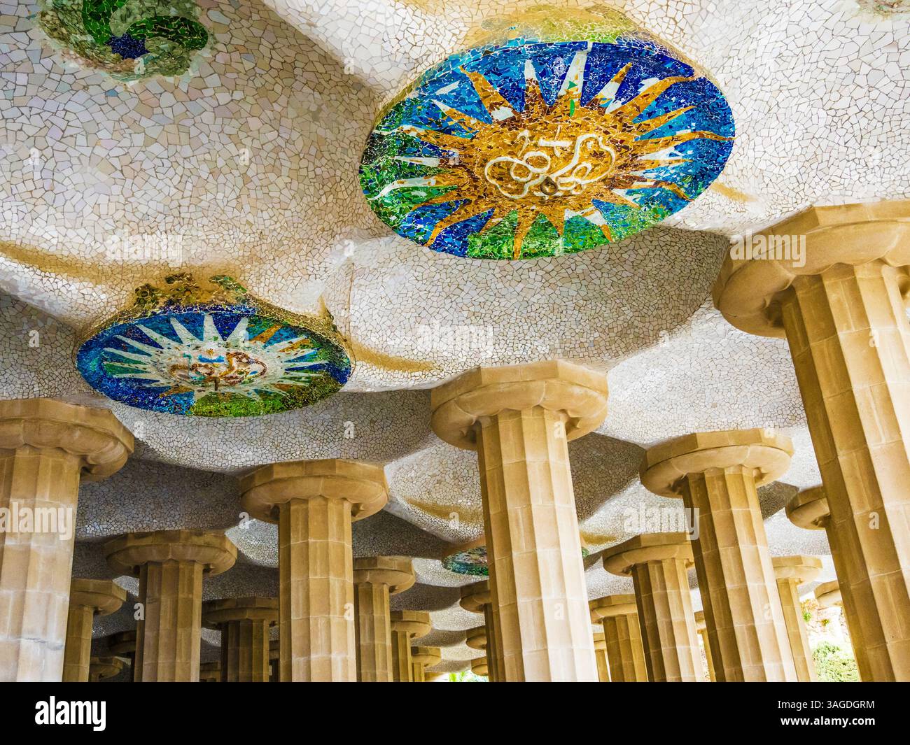 Hypoctyle La Sala Hipòstila – Sala Hipóstila Park Güell – VZZO