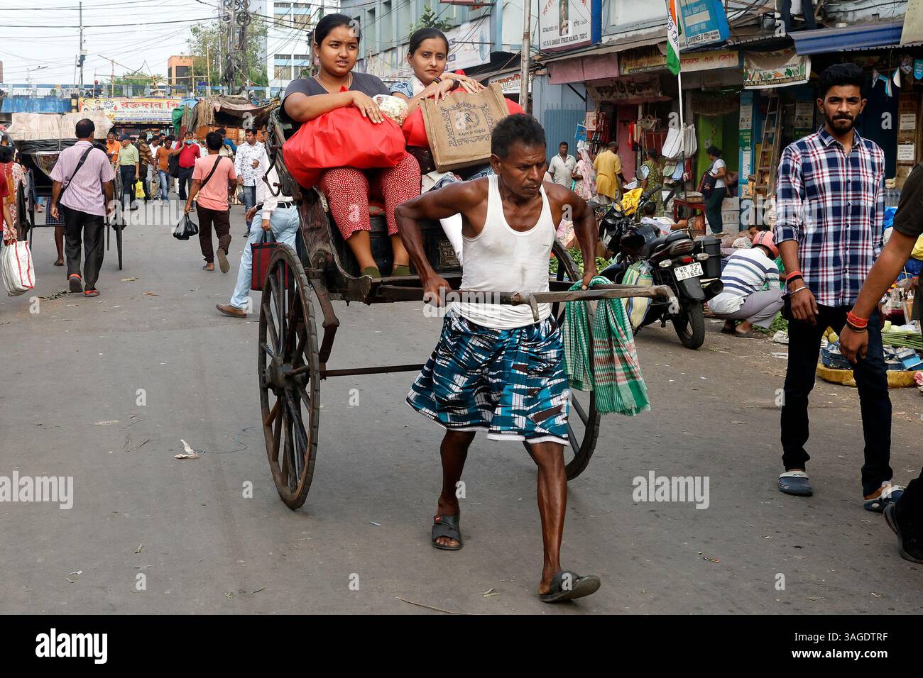Hand-pulled rickshaw wallah in Kolkata, West Bengal, India Stock Photo ...