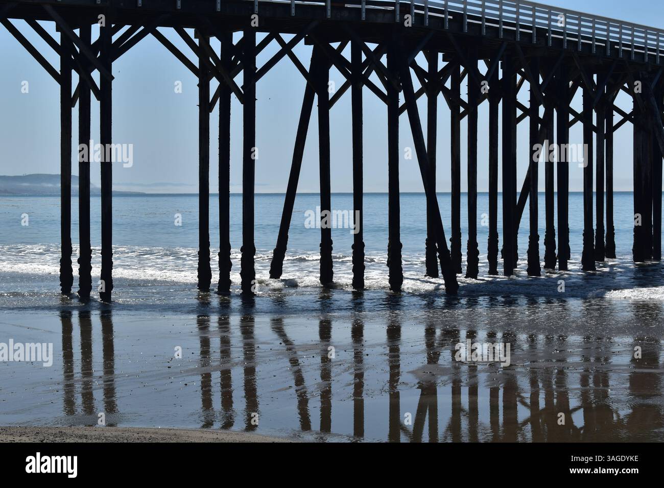San Simeon State Park boasts the picturesque beach adjacent to the legendary Hearst Castle, a stunning stretch of coastline along California's Highway. - Stock Image