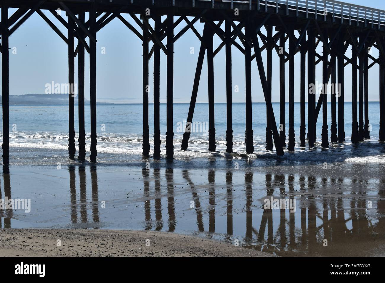 San Simeon State Park boasts the picturesque beach adjacent to the legendary Hearst Castle, a stunning stretch of coastline along California's Highway. - Stock Image