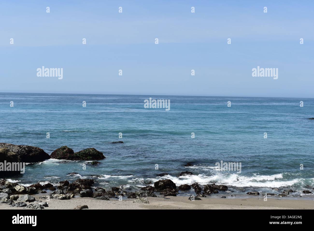 Big Sur's coastline offers a dramatic and rugged beauty, with stunning beaches between towering cliffs and the vast Pacific Ocean. - Stock Image