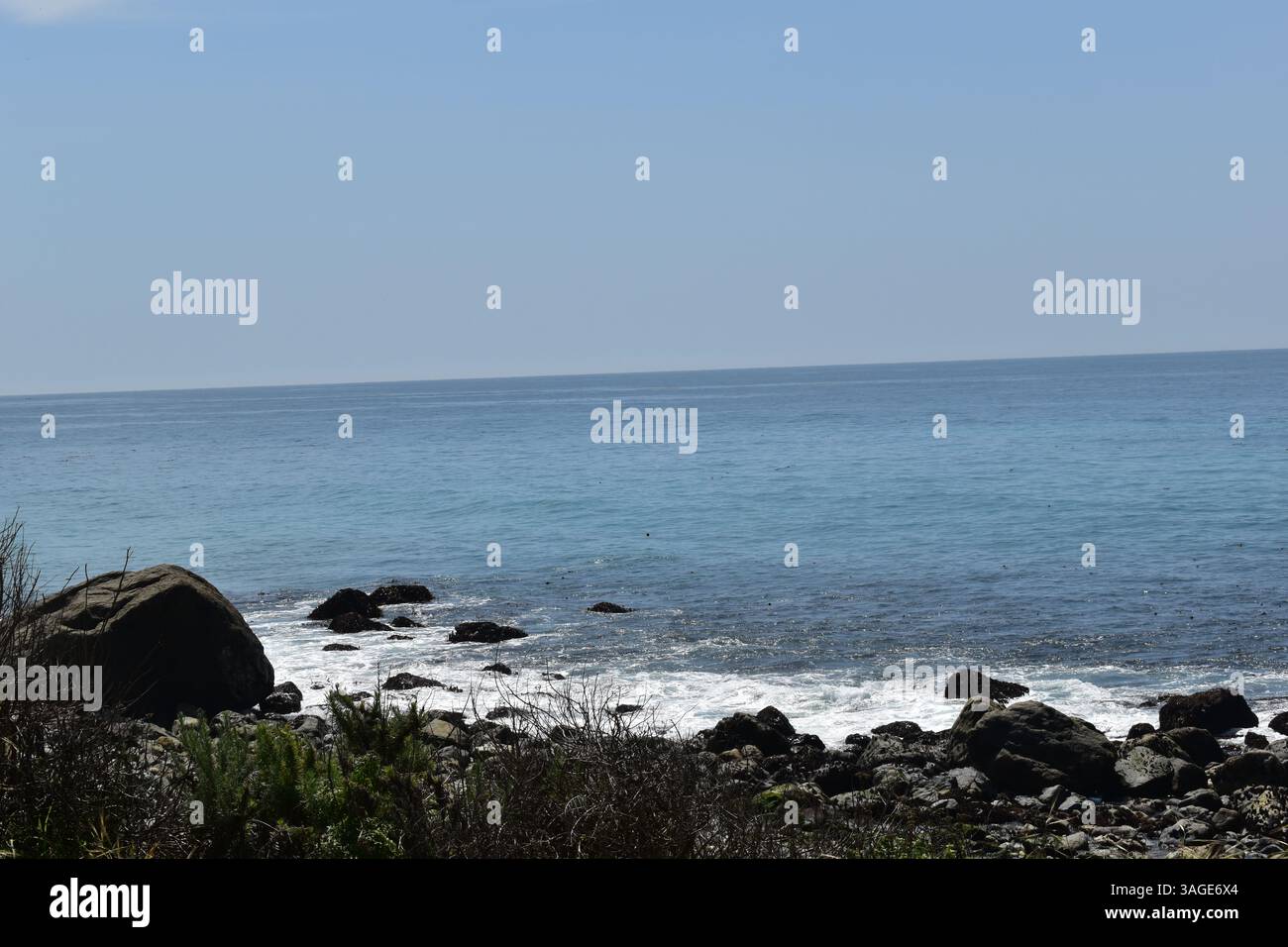 Big Sur's coastline offers a dramatic and rugged beauty, with stunning beaches between towering cliffs and the vast Pacific Ocean. - Stock Image