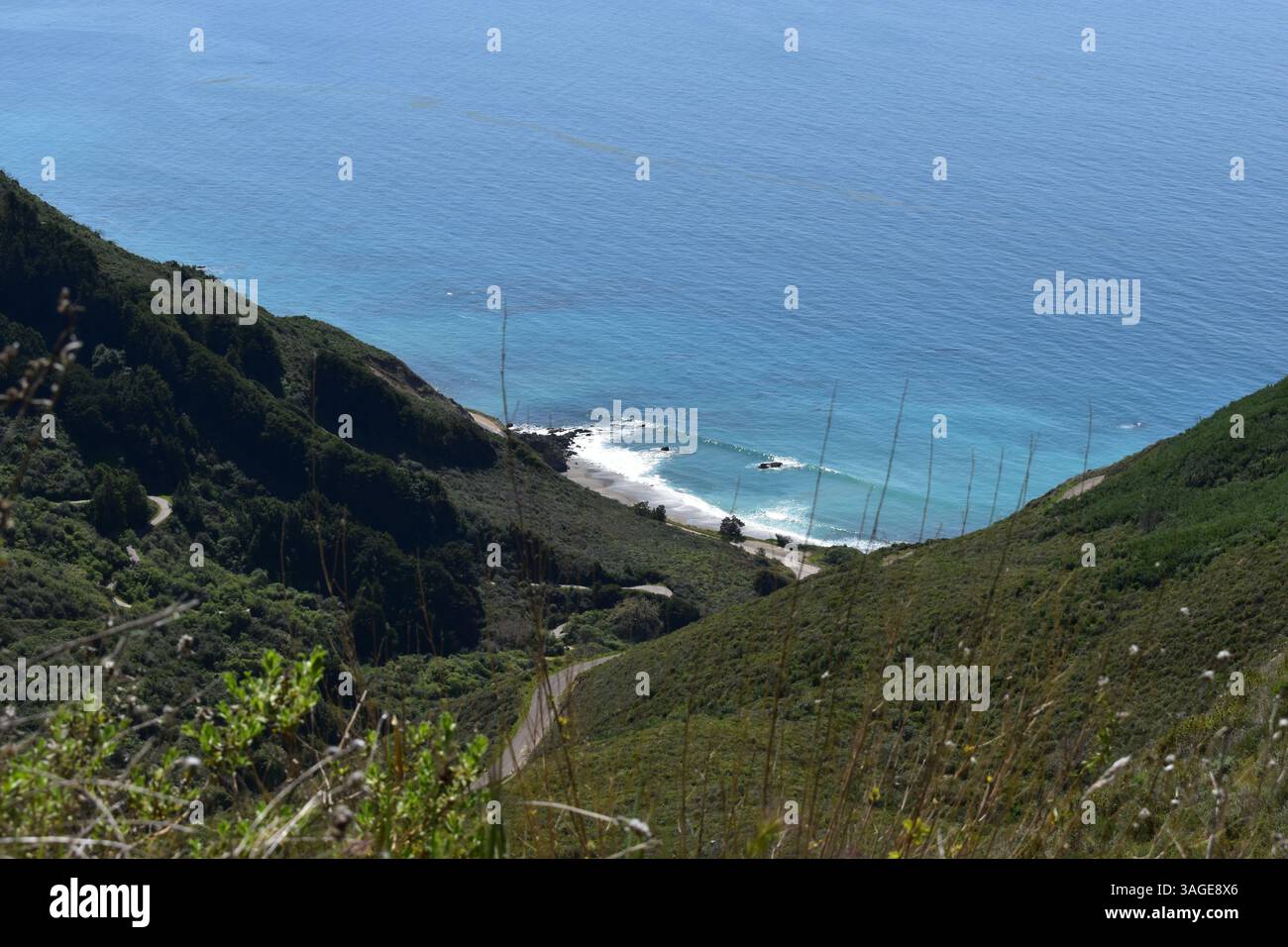 Big Sur's coastline offers a dramatic and rugged beauty, with stunning beaches between towering cliffs and the vast Pacific Ocean. - Stock Image