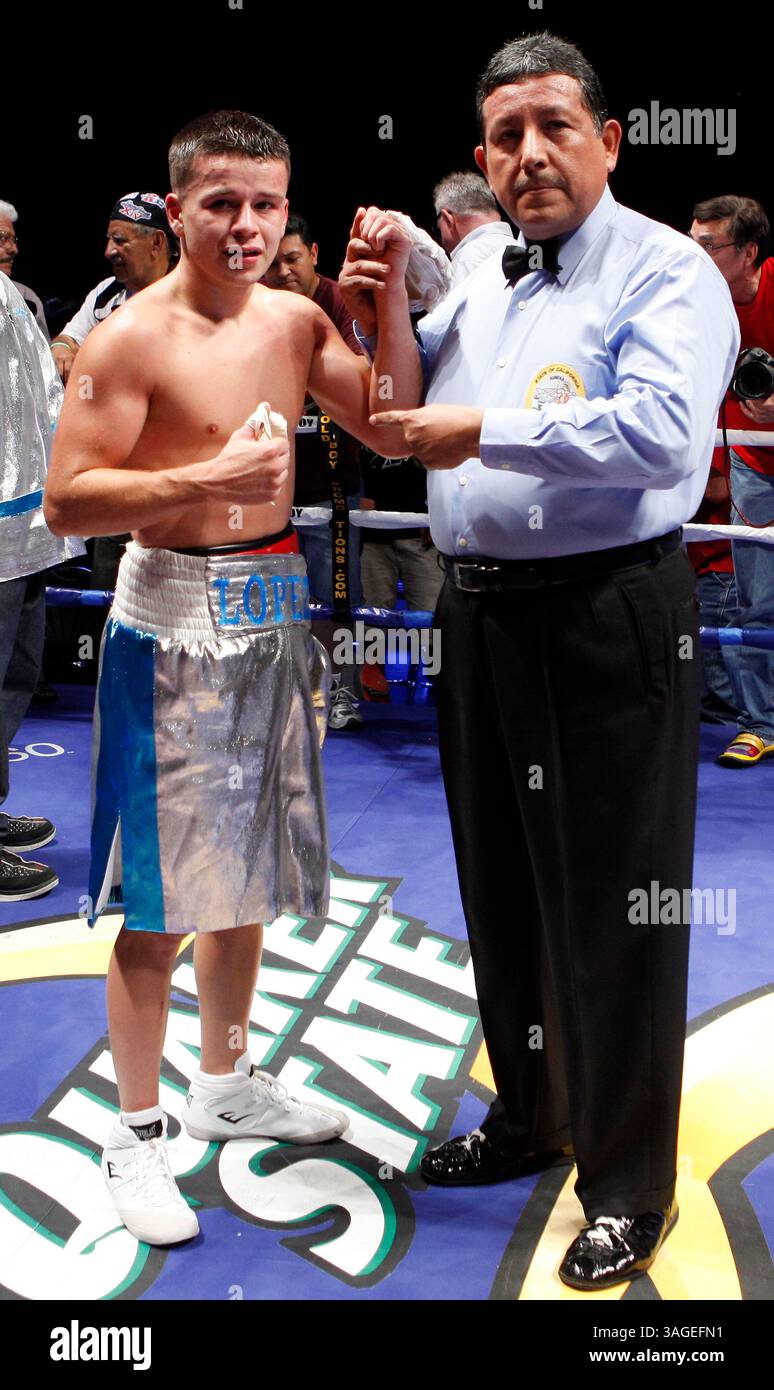 Boy featherweight hi-res stock photography and images - Alamy