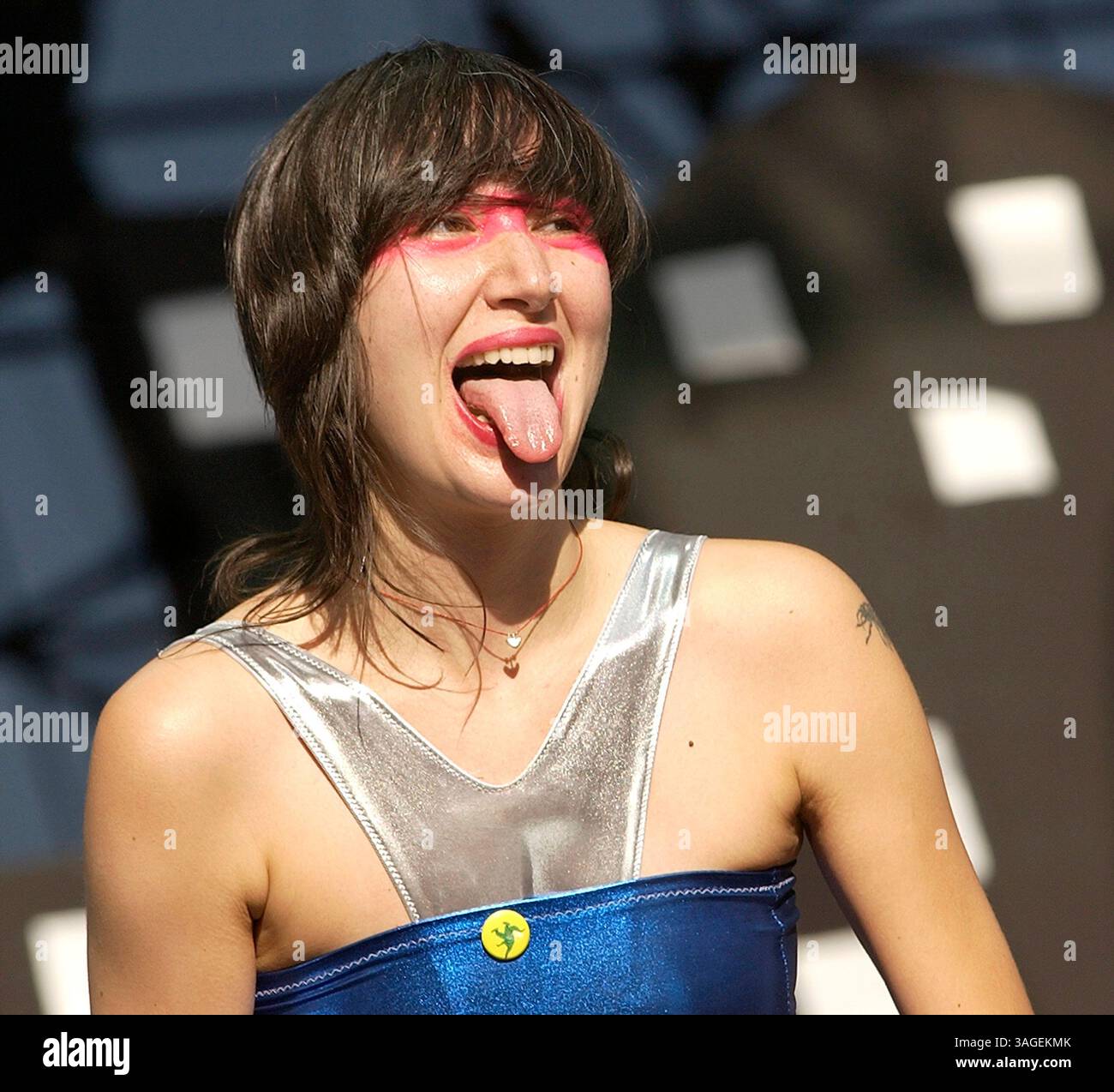 Karen o yeah yeah yeahs 2004 hi-res stock photography and images