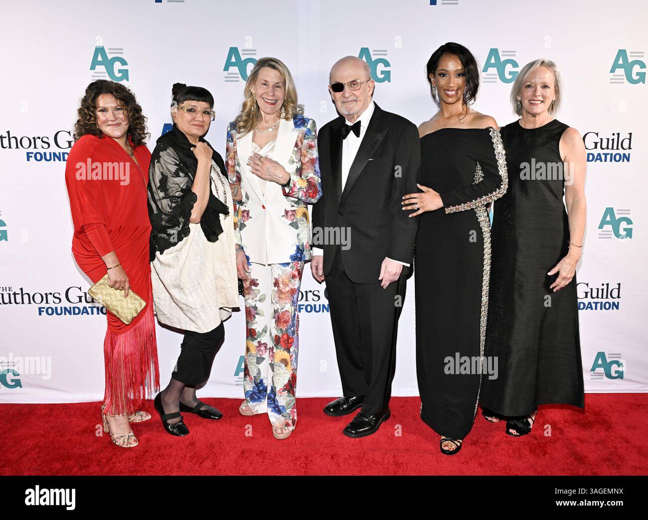 Presenter Xochitl Gonzalez, honoree Sandra Cisneros, Authors Guild CEO ...