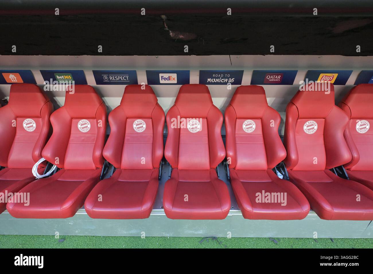 Munich, Germany. 08th Apr, 2025. Soccer, Champions League, FC Bayern ...