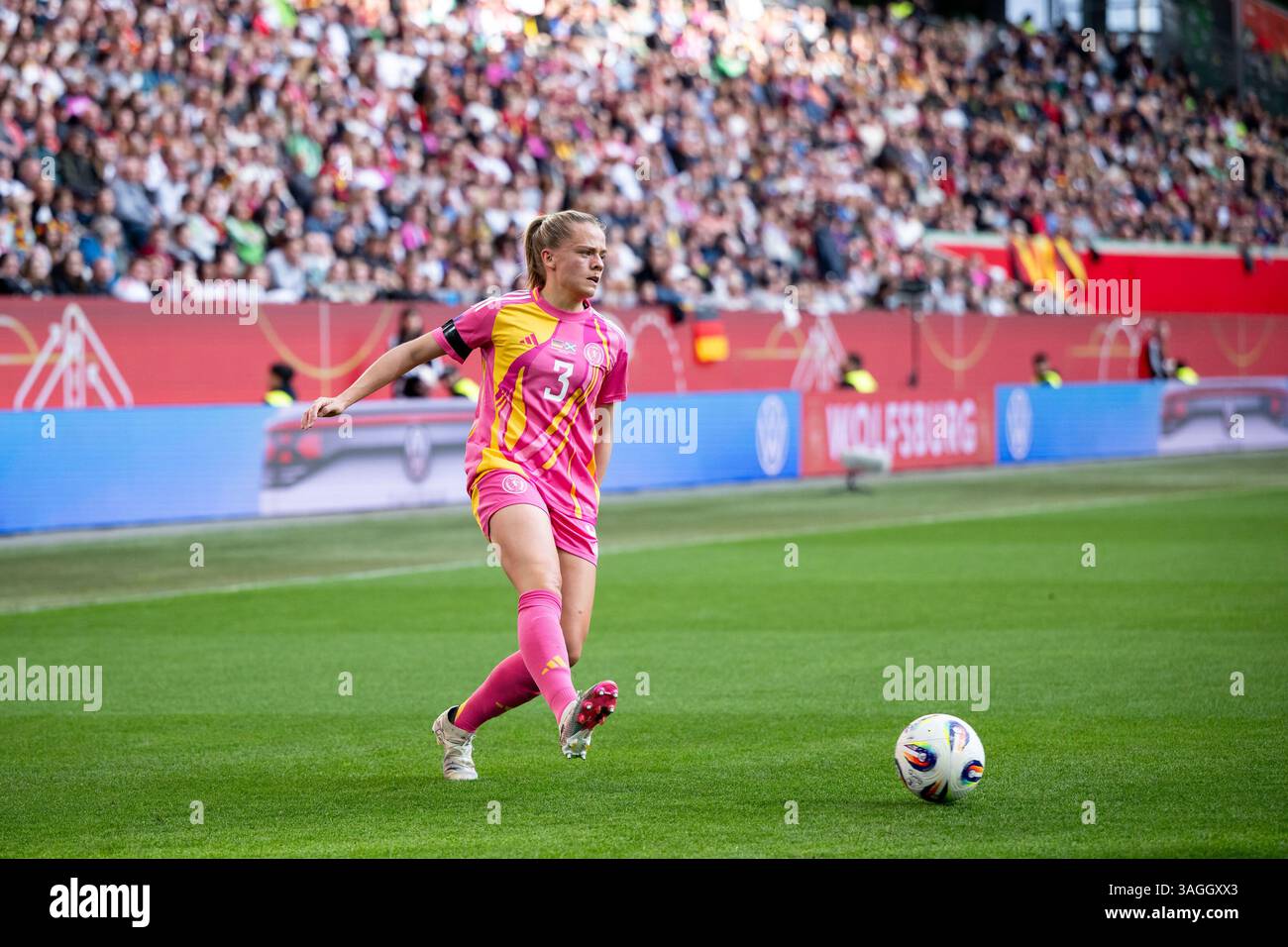 Amy Muir (Schottland, #03) am Ball, GER, Deutschland vs Schottland ...