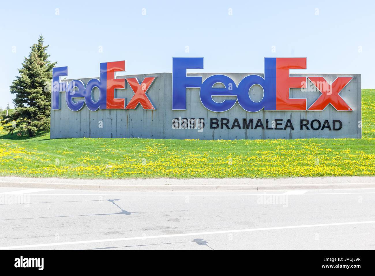 Fedex ship centre hi-res stock photography and images - Alamy