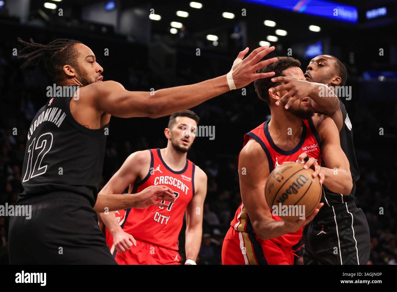 New Orleans Pelicans forward Jeremiah Robinson-Earl, center, is ...