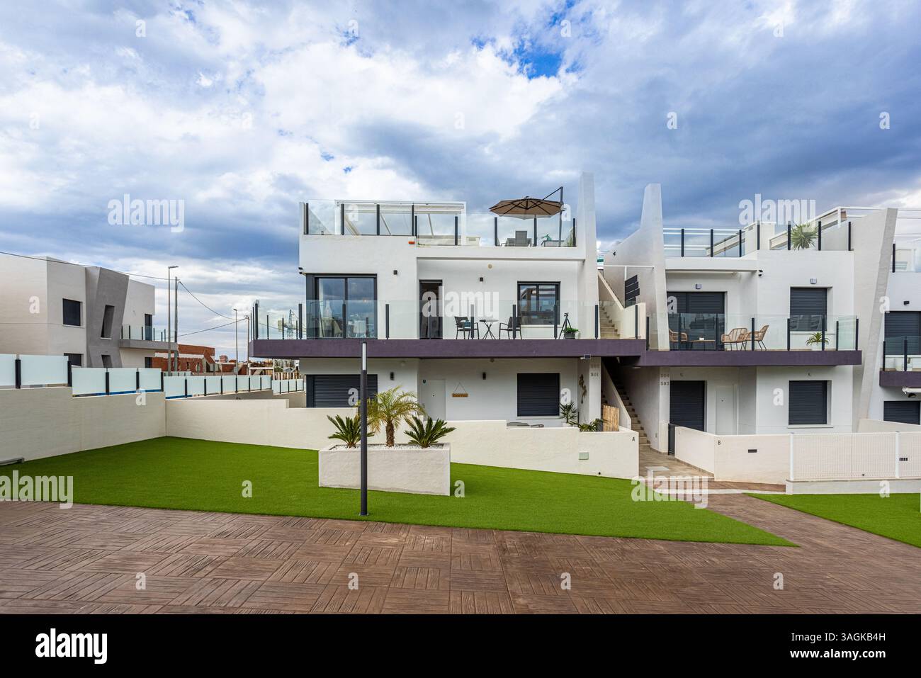 Contemporary White Mediterranean Style Apartment Building With Rooftop Photo Inspiration