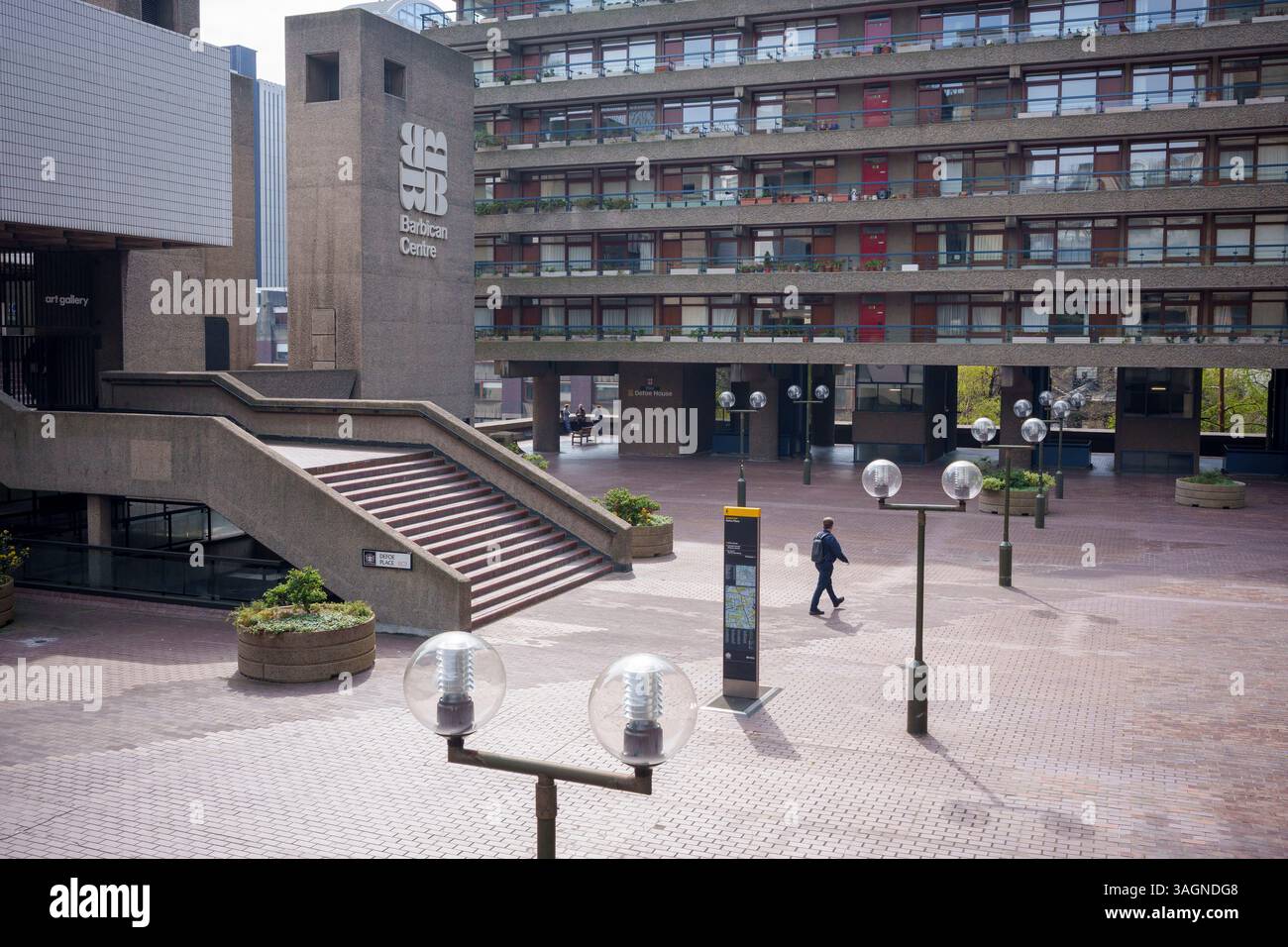 Defoe Place EC2, residential flats and brutalist-style concrete ...