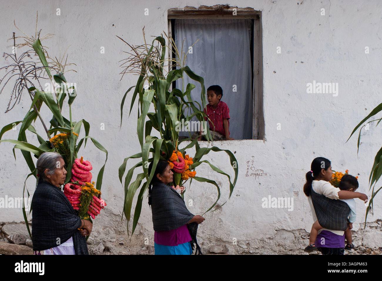 Nahua dance hi-res stock photography and images - Alamy