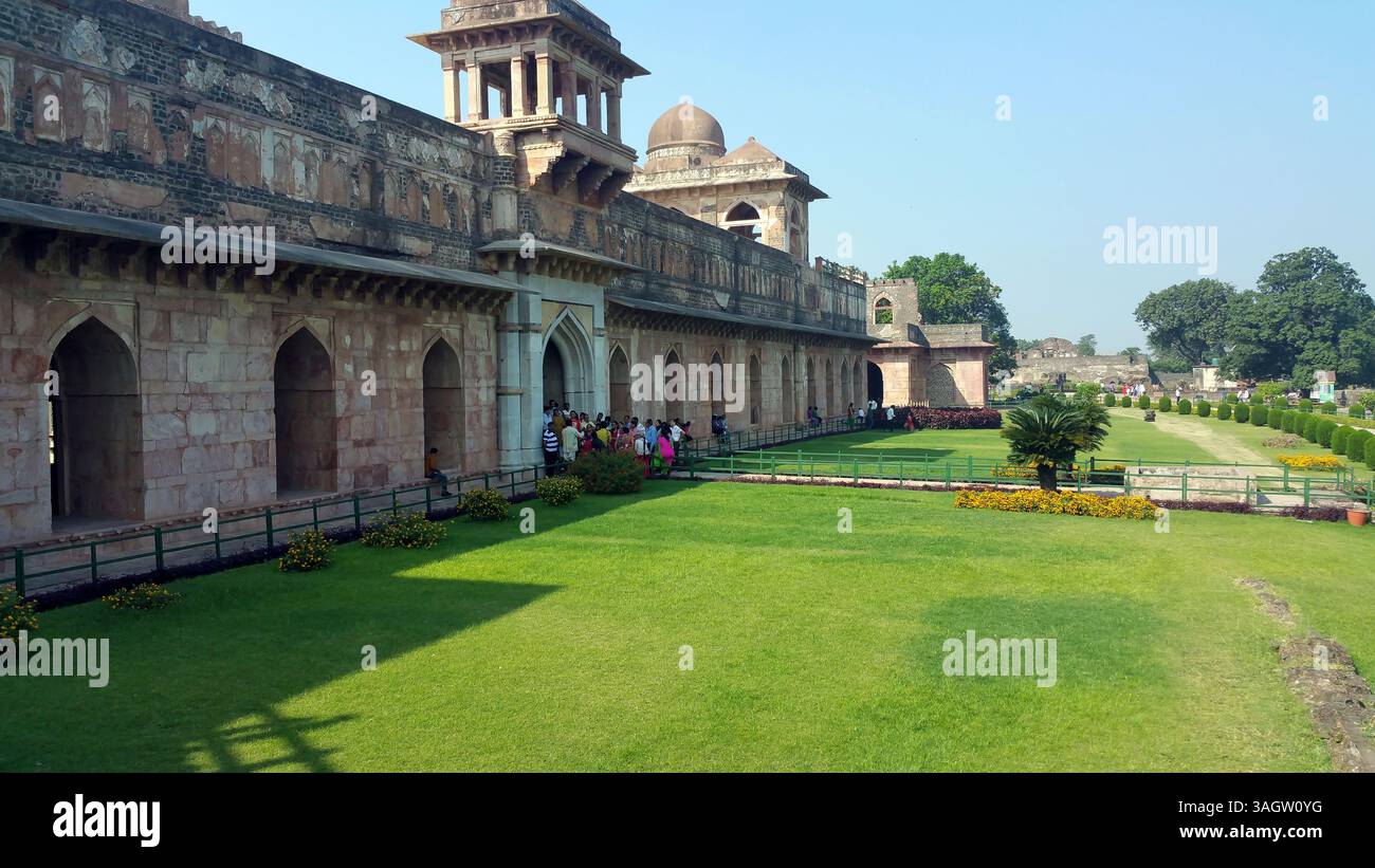 Groups of tourists admire the intricate design of the fort's exterior ...