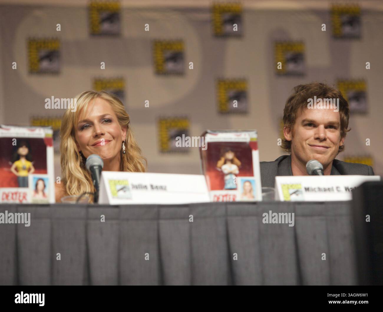 Julie benz dexter hi-res stock photography and images - Page 2 - Alamy, image size:1300x1062