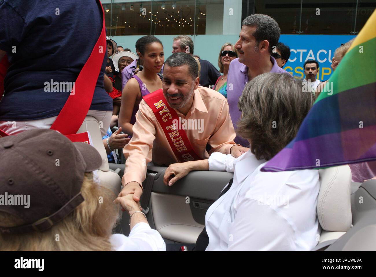 2009 new york city gay pride parade hi-res stock photography and images ...