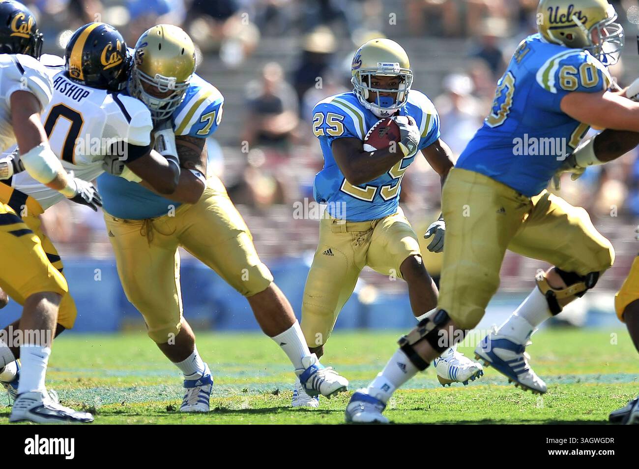 UCLA running back Damien Thigpen (25) on the sidelines in the second half  of their NCAA college football game against Colorado Saturday, Nov. 2,  2013, in Pasadena, Calif. UCLA won the game, image size:1300x953