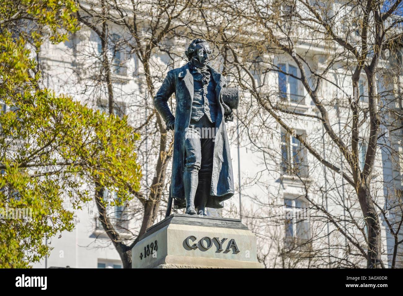 standbild-von-francisco-de-goya-vor-dem-museo-del-prado-paseo-del