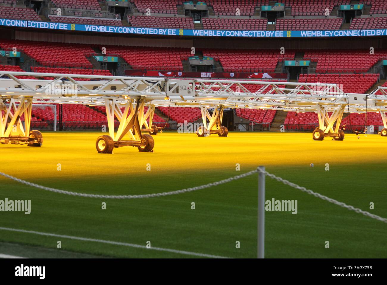 Seating at wembley stadium hi-res stock photography and images - Alamy