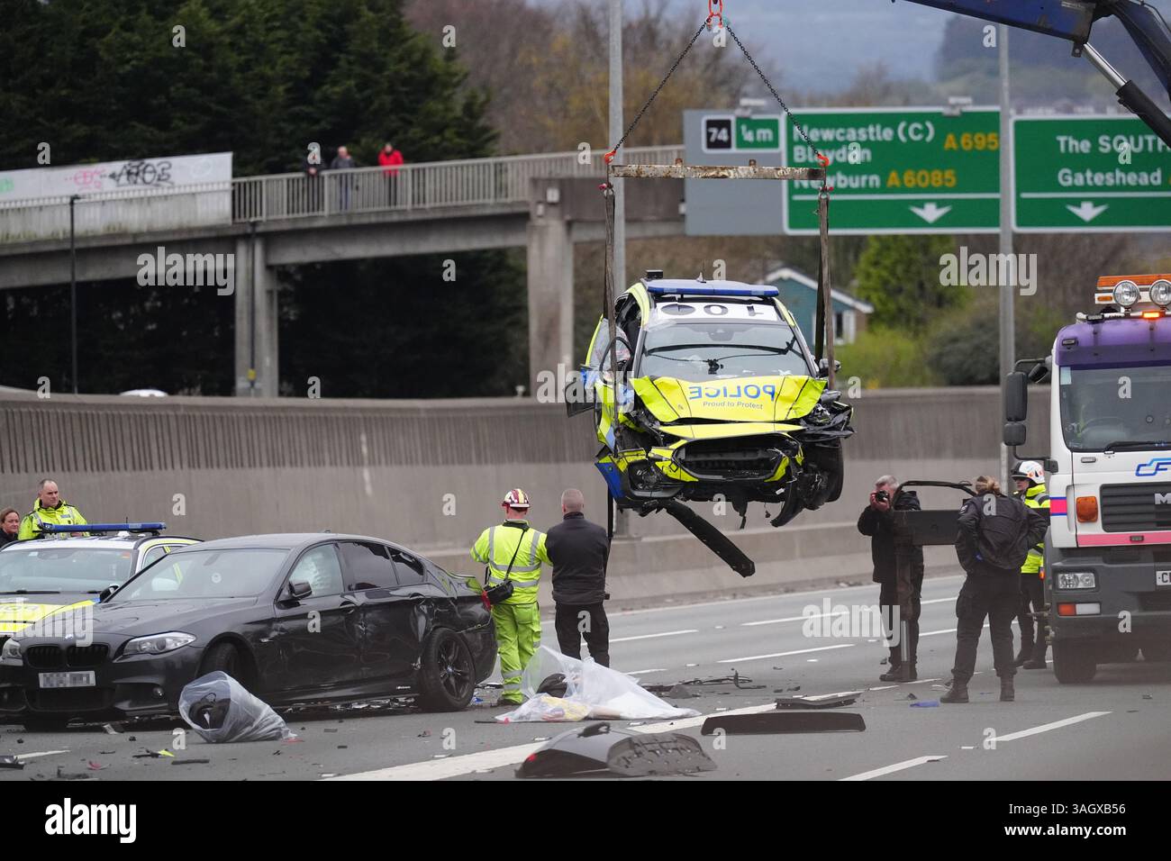 numberplate-pixelated-by-pa-picture-desk-cars-are-removed-at-the-scene
