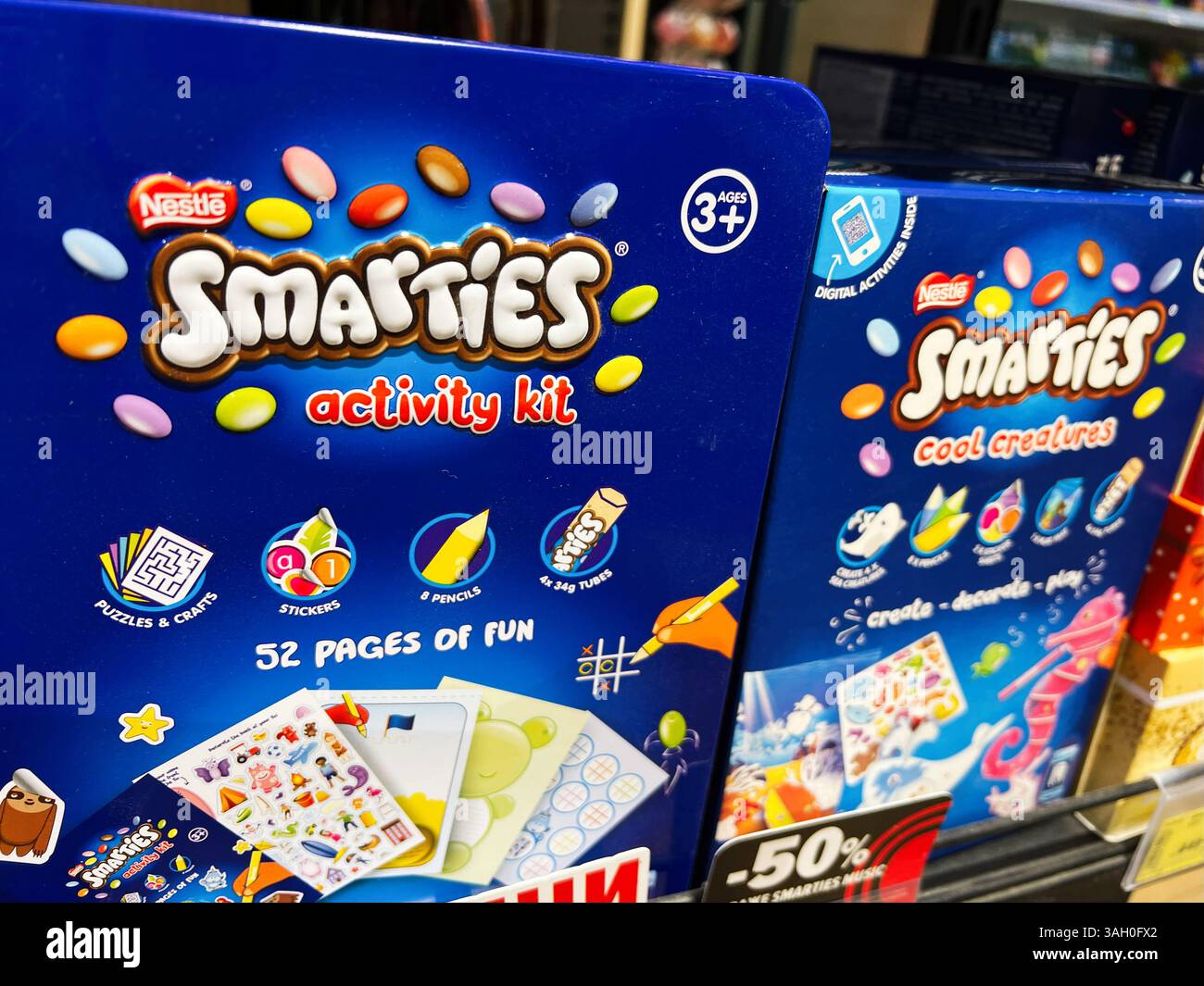 Smartties Fun Smarties activity hi-res stock photography and images - Alamy