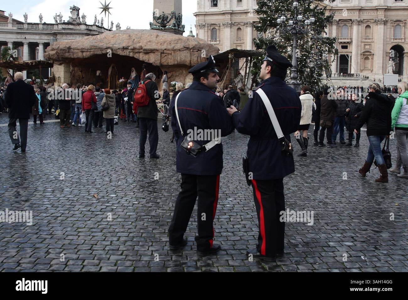 Dec 26, 2009 - Vatican City, Vatican, Italy - Police stand guard in St. Peters Square. A psychologically disturbed woman knocked the Pope down during the midnight mass. The 82-year-old pontiff delivered his Christmas good-wishes during the noon ceremony in front of thousands of people gathered in St. Peter's Square. (Credit Image: © Evandro Inetti/ZUMA Press) Stock Photo