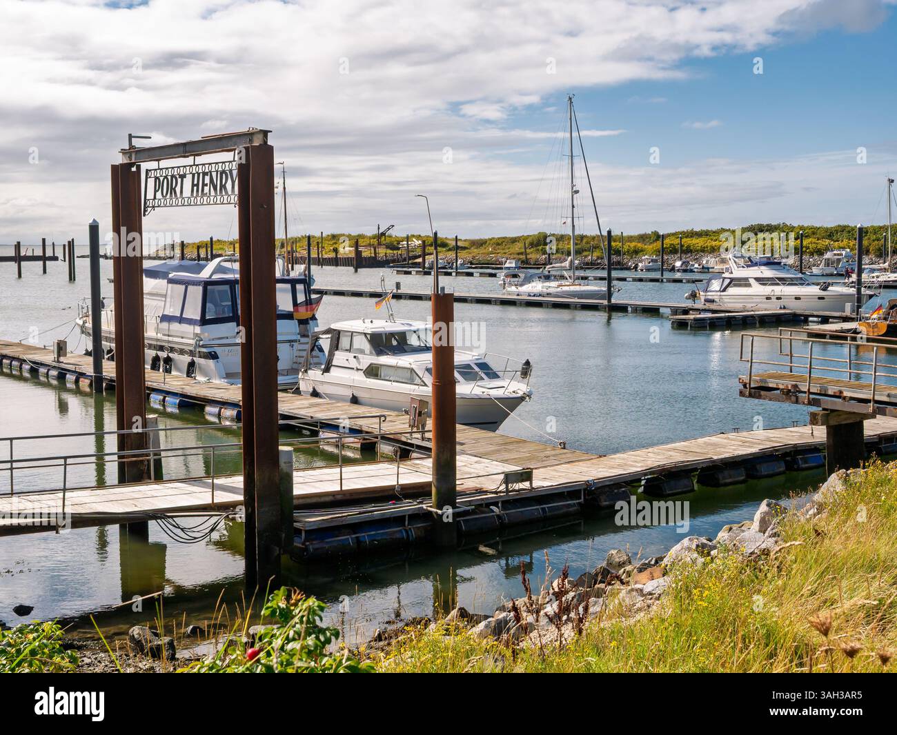 Floating docks with moored boats at Port Henry marina bordering Wadden Sea, East Frisian island Borkum, Lower Saxony, Germany, on a sunny day Stock Photo