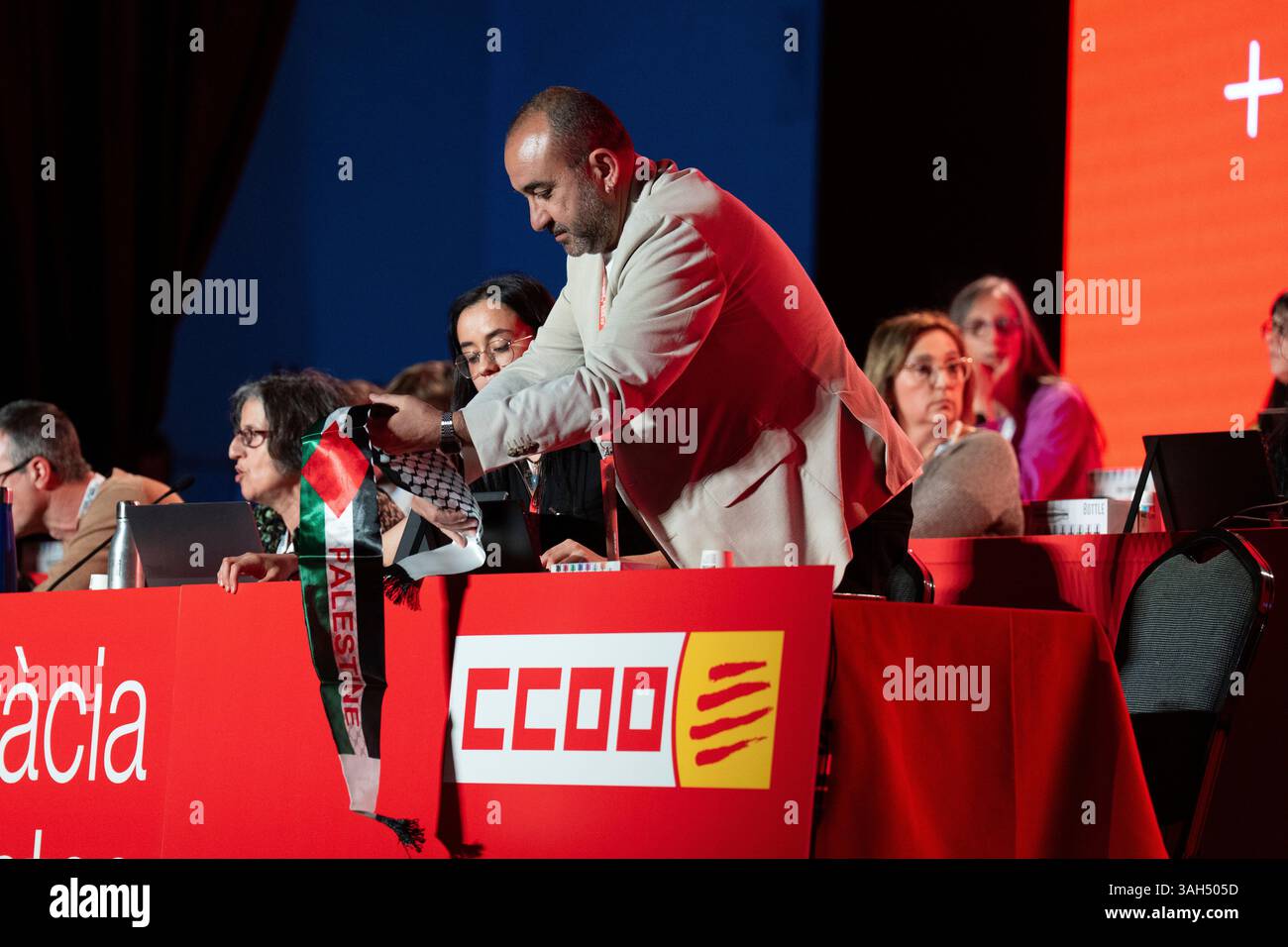 The secretary general of CCOO de Catalunya, Javier Pacheco, with a ...