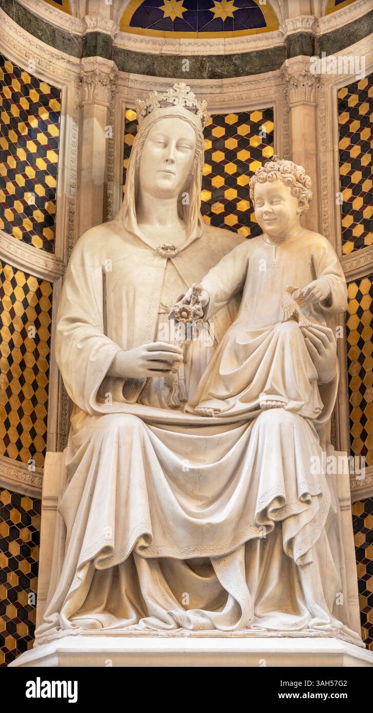Madonna of the rose statue hi-res stock photography and images - Alamy