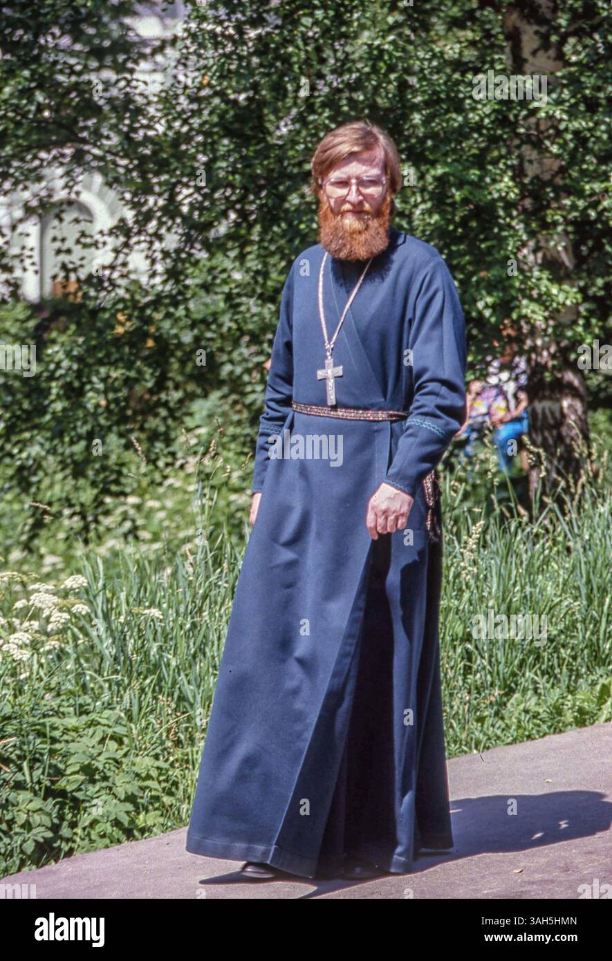 june-10-1989-sergiyev-posad-moscow-oblast-russia-a-monk-walks-in