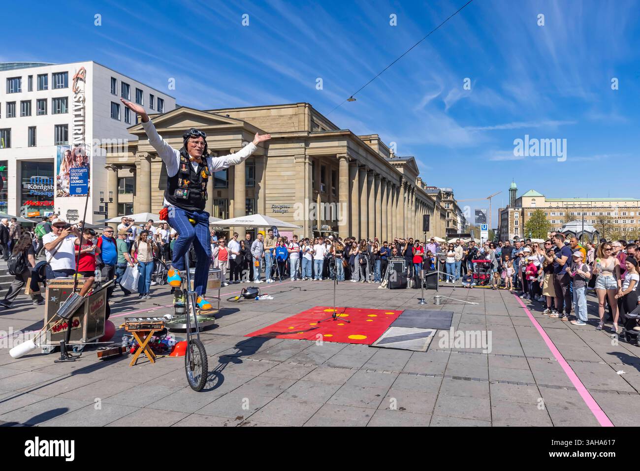 Frühling am Schlossplatz Stuttgart. Street Art Festival mit ...