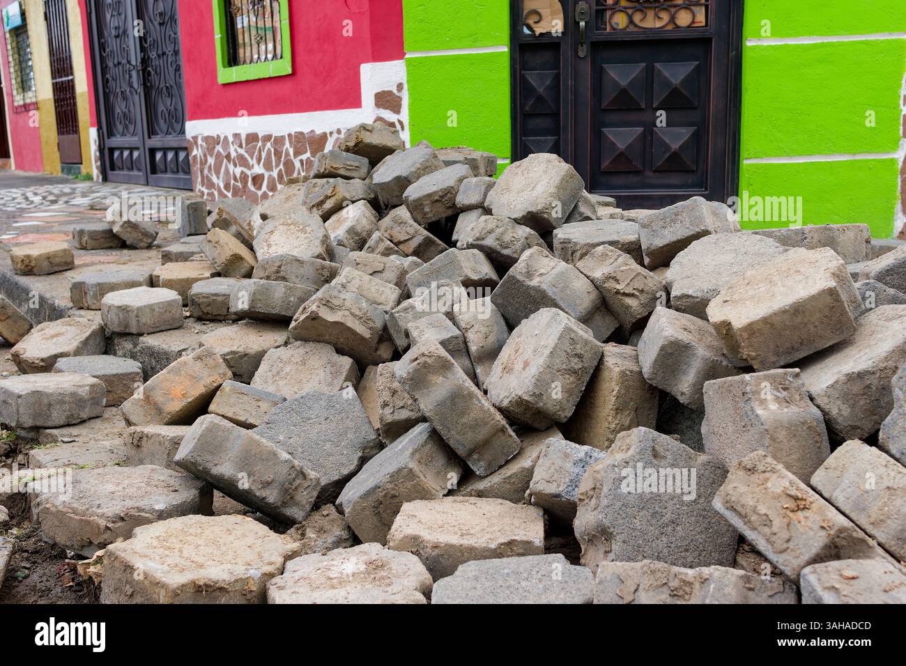 Heap of nicaraguan concrete paving blocks hi-res stock photography and ...