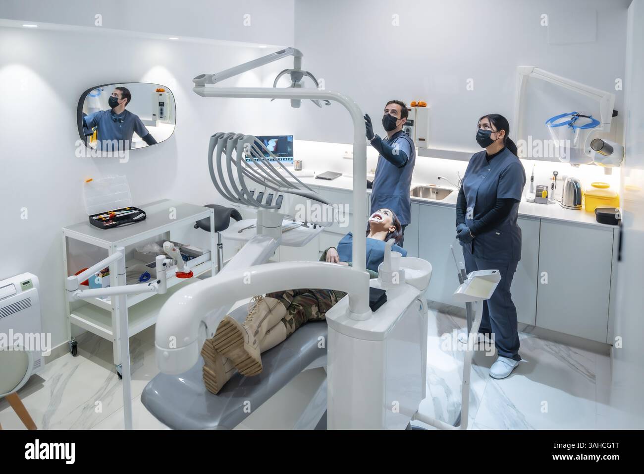 Two dentists wearing face hi-res stock photography and images - Alamy
