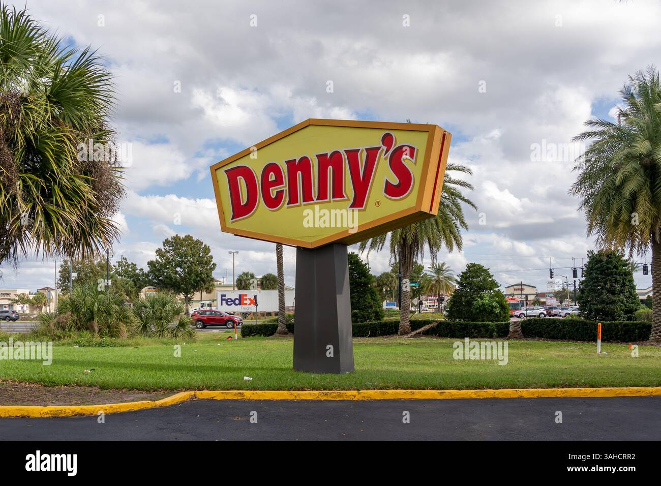 Dennys restaurant logo hi-res stock photography and images - Alamy