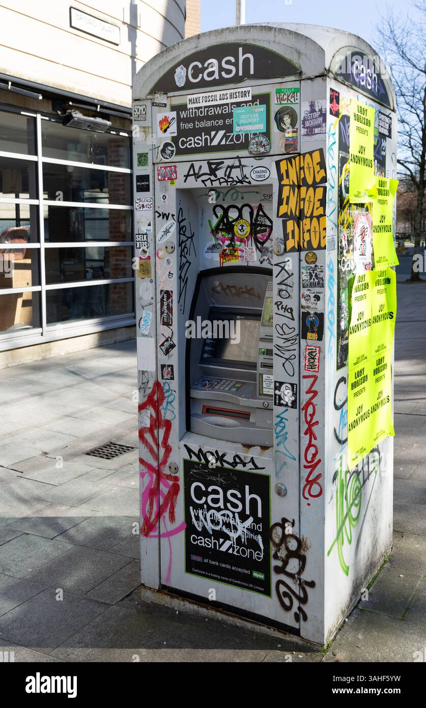 Atm graffiti atm hi-res stock photography and images - Page 2 - Alamy